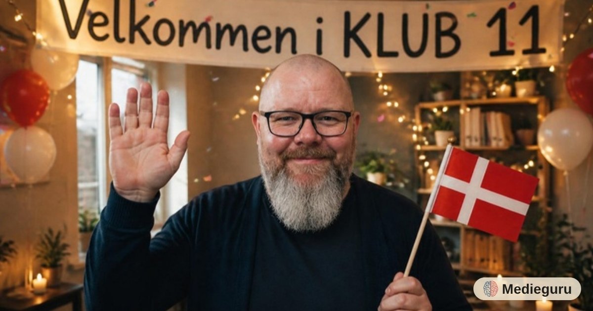 Thor Jadesø vinker og holder et dannebrogsflag under et banner med teksten Velkommen i KLUB 11, med balloner, lyskæder og konfetti